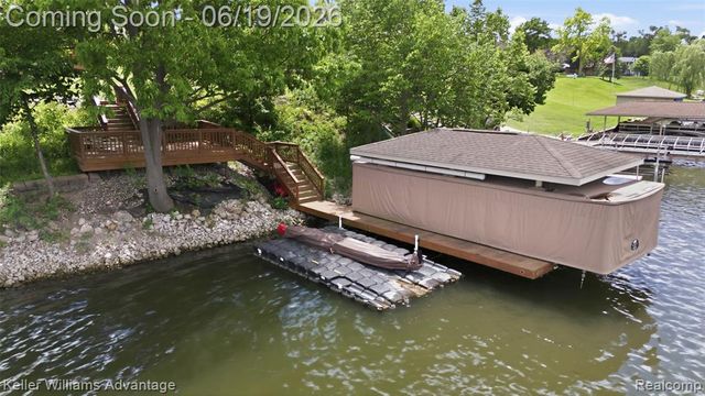49354 Peninsular Drive, Belleville, MI 48111
