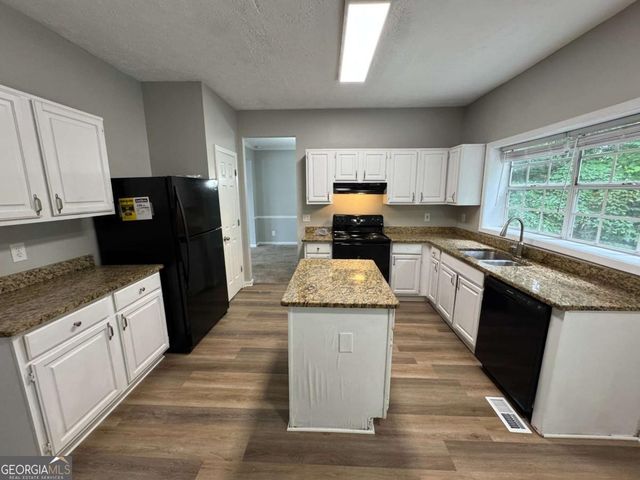 675 Stonebridge Loop, Lithonia, GA 30058