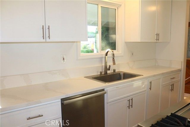 6454 Baird Avenue, Reseda (los Angeles), CA 91335