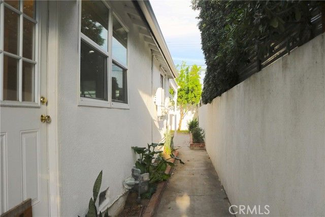 6454 Baird Avenue, Reseda (los Angeles), CA 91335