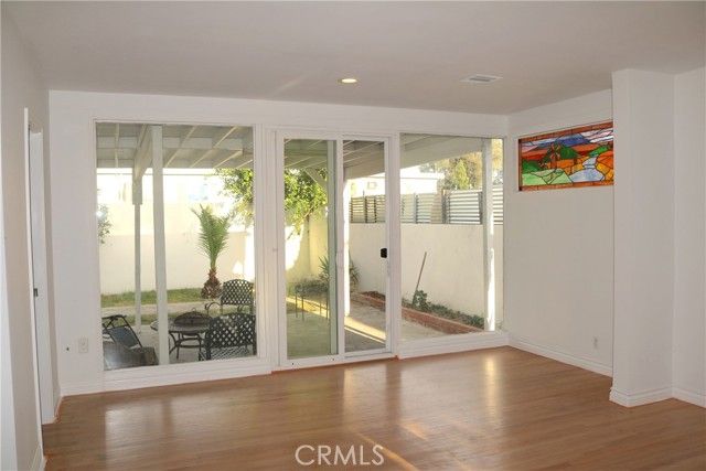 6454 Baird Avenue, Reseda (los Angeles), CA 91335