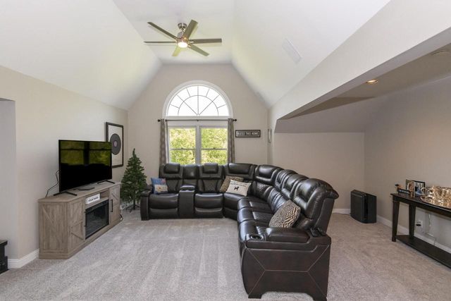 5201 Hunt Club ROAD E, Wind Point, WI 53402