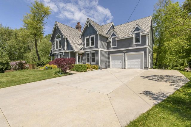 5201 Hunt Club ROAD E, Wind Point, WI 53402