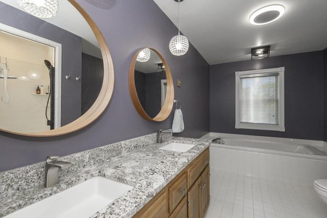 5201 Hunt Club ROAD E, Wind Point, WI 53402