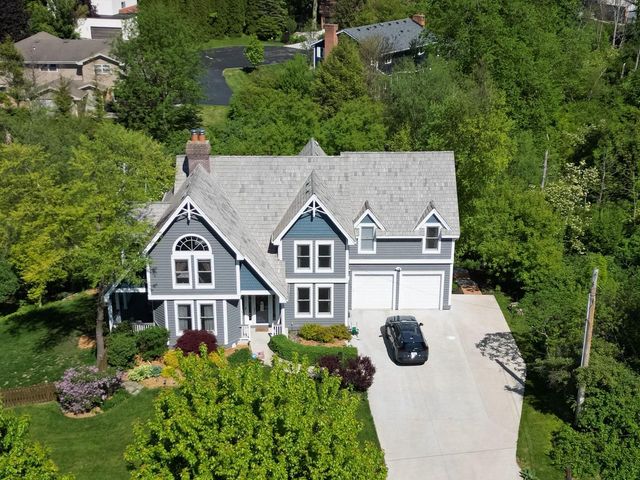 5201 Hunt Club ROAD E, Wind Point, WI 53402