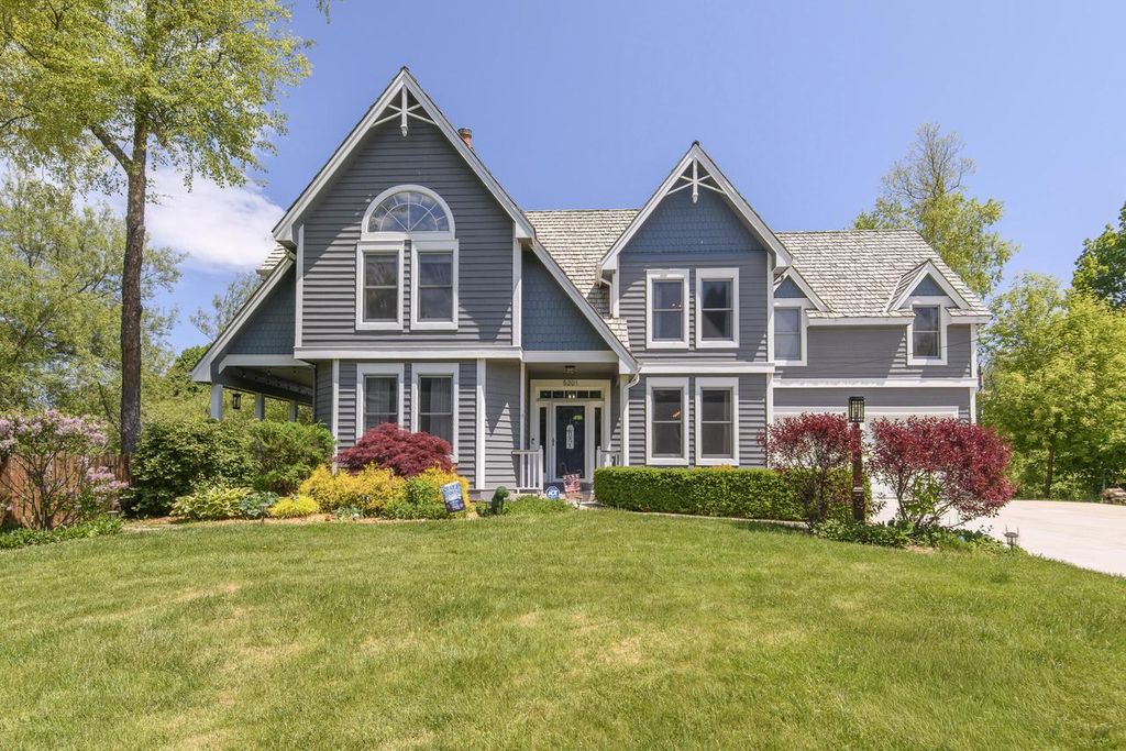 5201 Hunt Club ROAD E, Wind Point, WI 53402