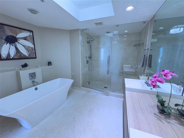 17111 Biscayne Blvd 1705, North Miami Beach, FL 33160