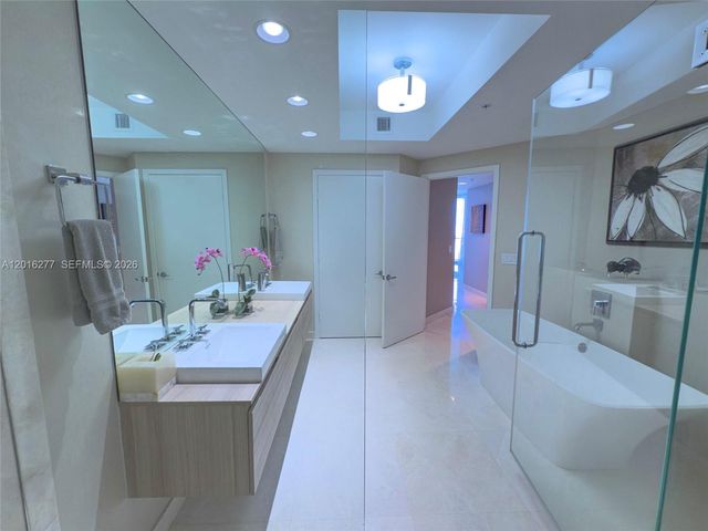 17111 Biscayne Blvd 1705, North Miami Beach, FL 33160
