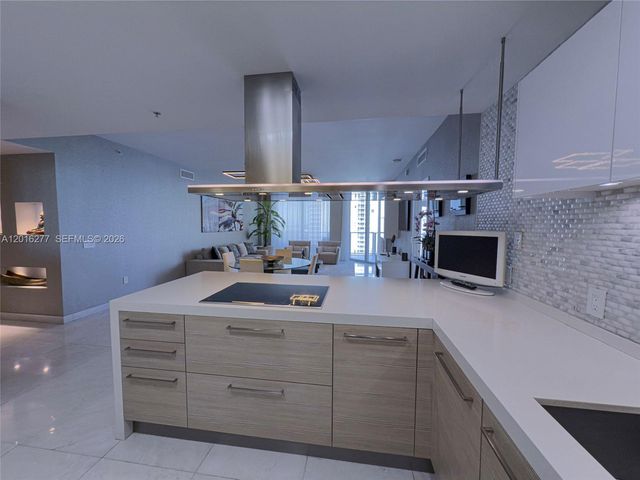 17111 Biscayne Blvd 1705, North Miami Beach, FL 33160