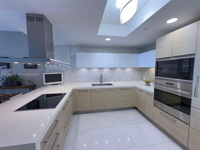 17111 Biscayne Blvd 1705, North Miami Beach, FL 33160