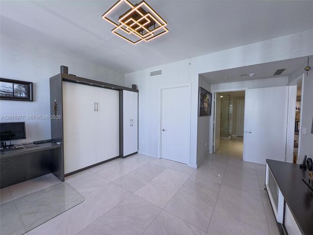 17111 Biscayne Blvd 1705, North Miami Beach, FL 33160