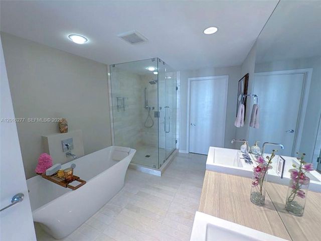 17111 Biscayne Blvd 1705, North Miami Beach, FL 33160