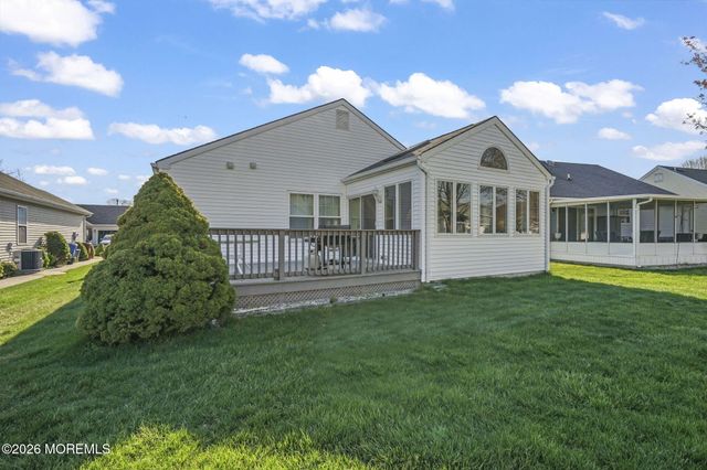 6 Cancun Street, Berkeley, NJ 08721