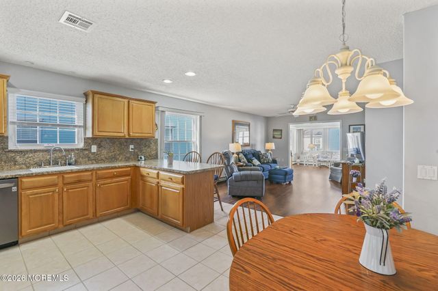 6 Cancun Street, Berkeley, NJ 08721