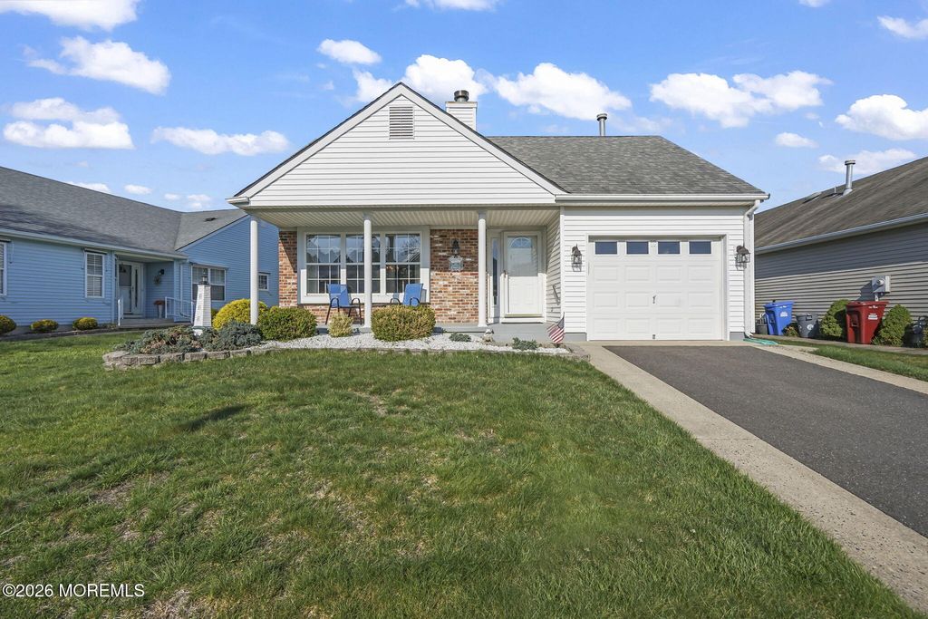 6 Cancun Street, Berkeley, NJ 08721