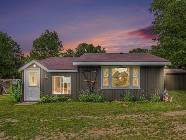 19030 W Almy Road, Howard City, MI 49329