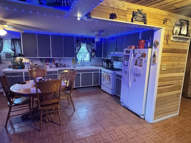 19030 W Almy Road, Howard City, MI 49329