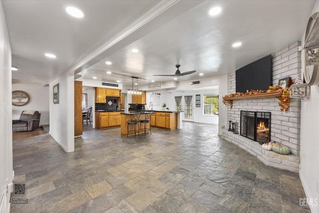 406 brynhurst, Bakersfield, CA 93304