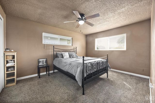 406 brynhurst, Bakersfield, CA 93304