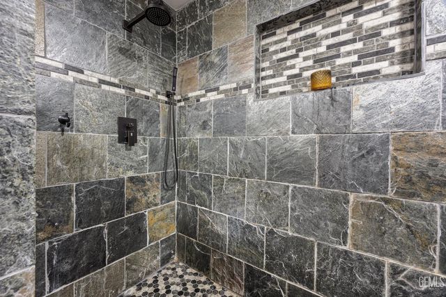 406 brynhurst, Bakersfield, CA 93304