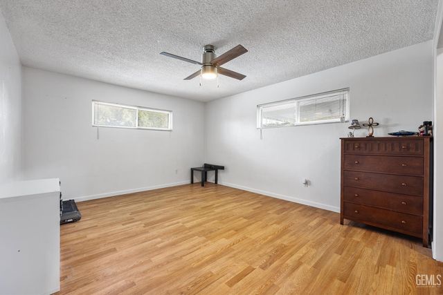 406 brynhurst, Bakersfield, CA 93304