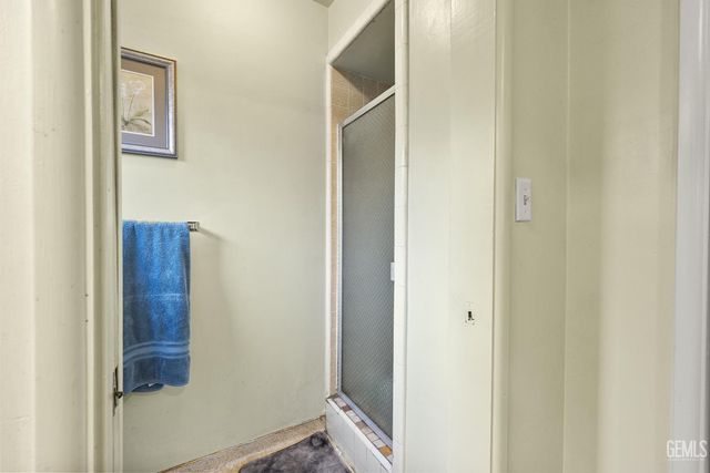 406 brynhurst, Bakersfield, CA 93304