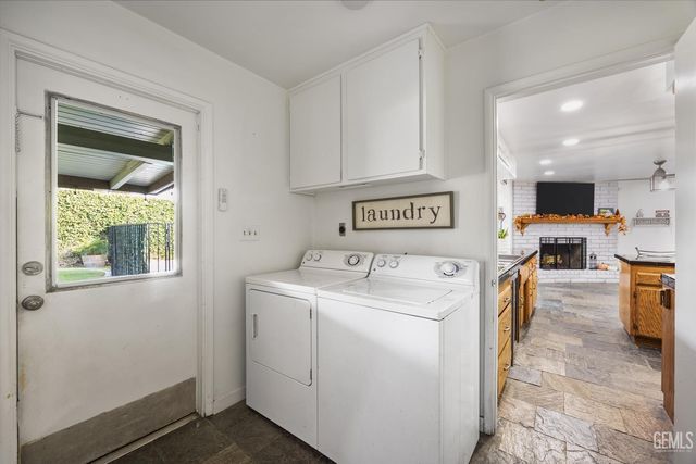 406 brynhurst, Bakersfield, CA 93304