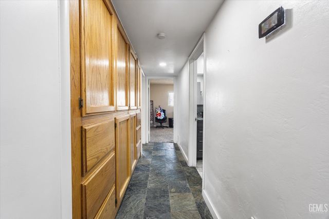 406 brynhurst, Bakersfield, CA 93304