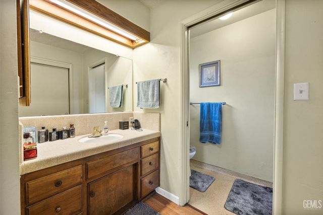 406 brynhurst, Bakersfield, CA 93304