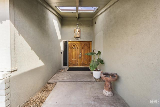 406 brynhurst, Bakersfield, CA 93304