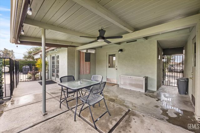 406 brynhurst, Bakersfield, CA 93304