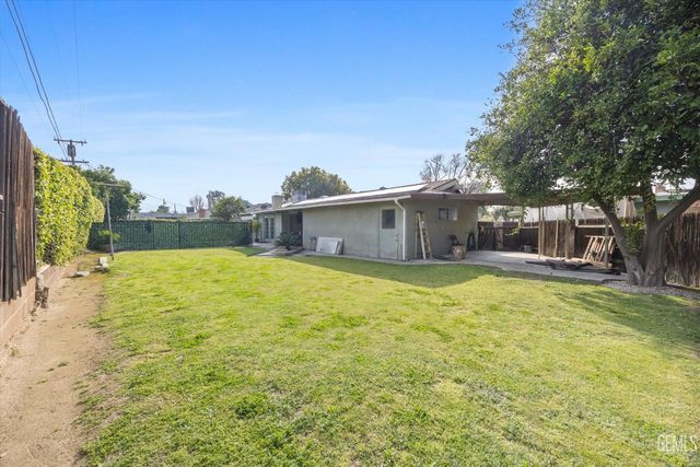 406 brynhurst, Bakersfield, CA 93304