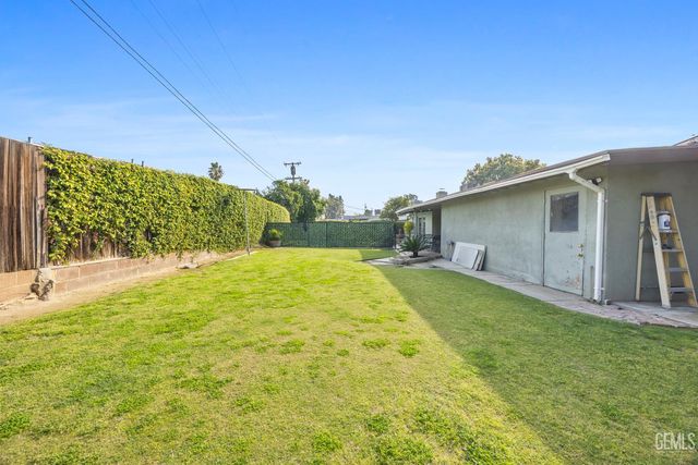 406 brynhurst, Bakersfield, CA 93304