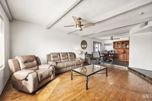 406 brynhurst, Bakersfield, CA 93304