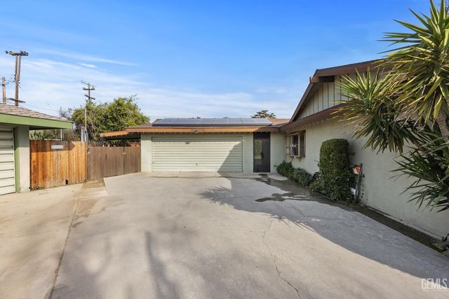 406 brynhurst, Bakersfield, CA 93304