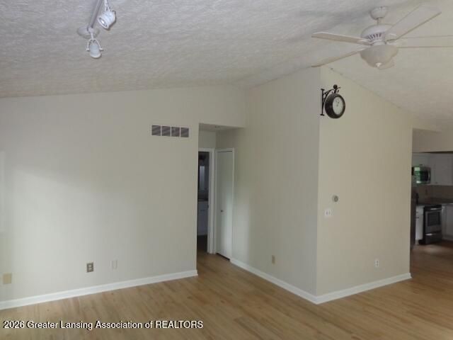 5041 W Willoughby Road 7, Holt, MI 48842