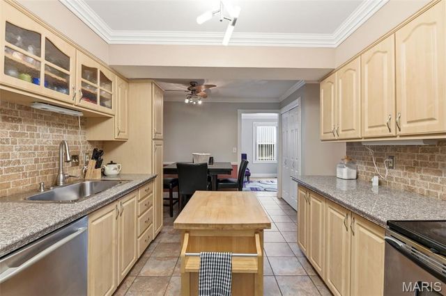 13178 Royal Pines Drive 3, Maryland Heights, MO 63146