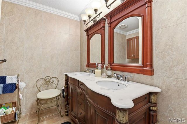 13178 Royal Pines Drive 3, Maryland Heights, MO 63146