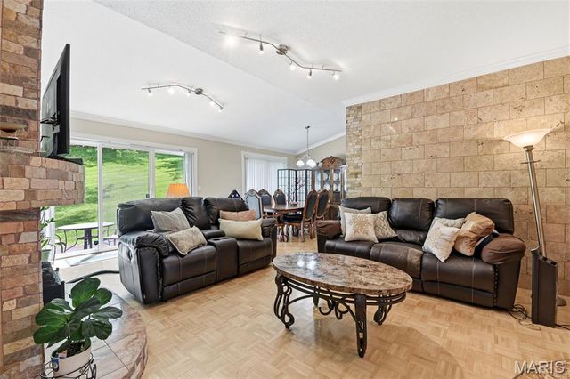 13178 Royal Pines Drive 3, Maryland Heights, MO 63146