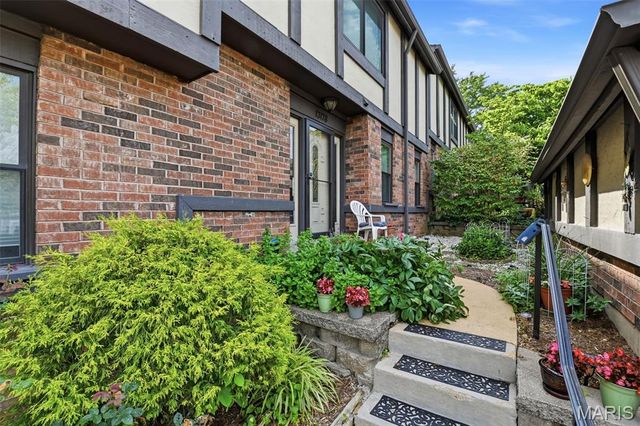 13178 Royal Pines Drive 3, Maryland Heights, MO 63146
