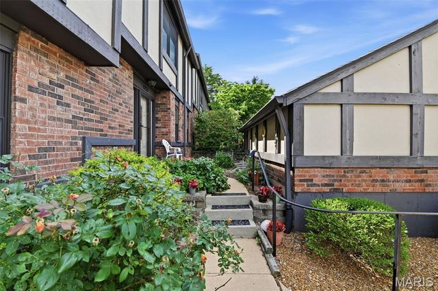 13178 Royal Pines Drive 3, Maryland Heights, MO 63146
