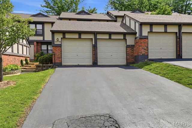 13178 Royal Pines Drive 3, Maryland Heights, MO 63146