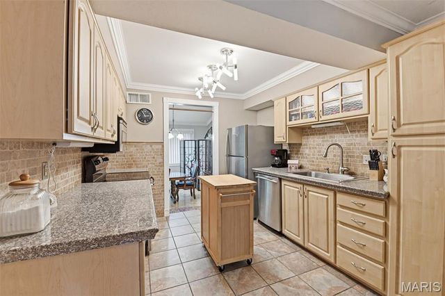 13178 Royal Pines Drive 3, Maryland Heights, MO 63146