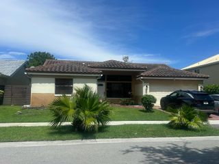 1421 SW 88th Way, Pembroke Pines, FL 33025