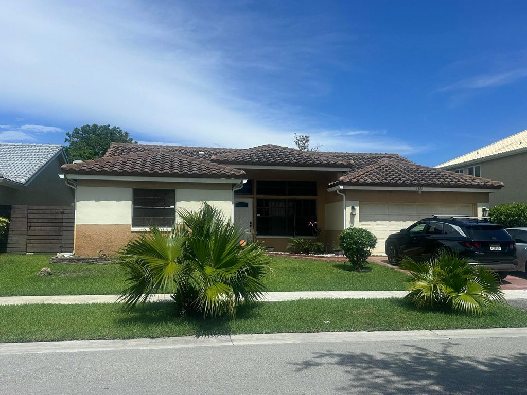 1421 SW 88th Way, Pembroke Pines, FL 33025