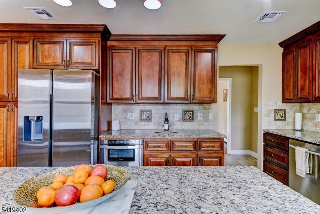6 Linda St, Parsippany-troy Hills Twp., NJ 07054