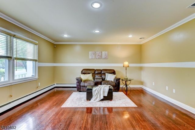 6 Linda St, Parsippany-troy Hills Twp., NJ 07054