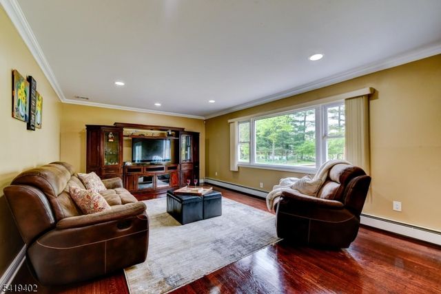 6 Linda St, Parsippany-troy Hills Twp., NJ 07054