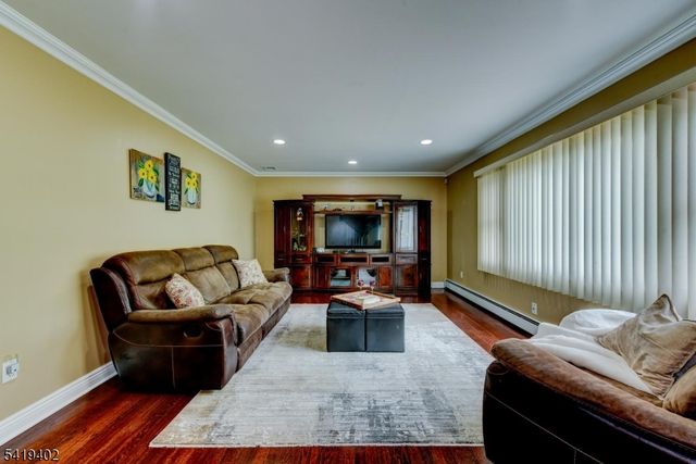 6 Linda St, Parsippany-troy Hills Twp., NJ 07054