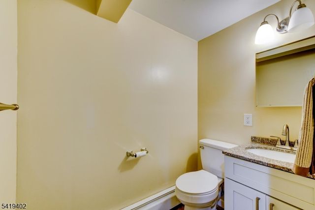 6 Linda St, Parsippany-troy Hills Twp., NJ 07054